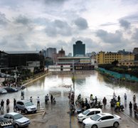 2017年昆明一夜雷雨，北京路再现淹水惨状