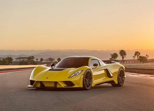 极速484km/h  hennessey venom f5内饰官图