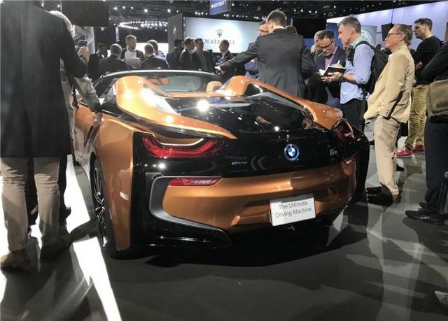 搭载插电混动系统 宝马i8 roadster亮相