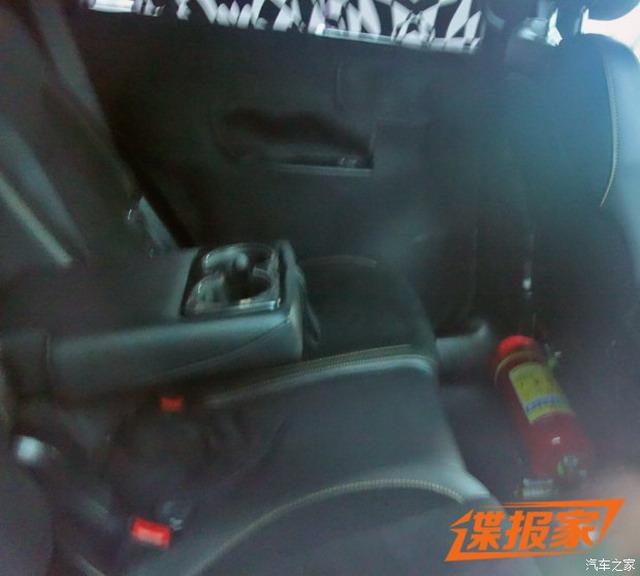 “大指挥官”复活 曝jeep全新七座suv谍照