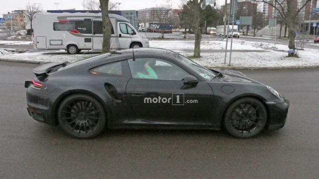 再续经典 全新保时捷911 turbo测试谍照